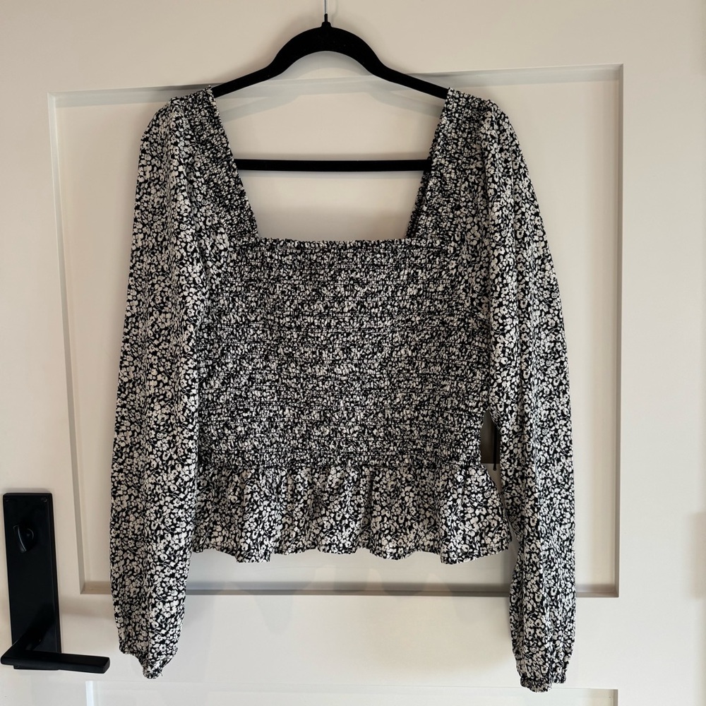black and white flower smocked top brand new